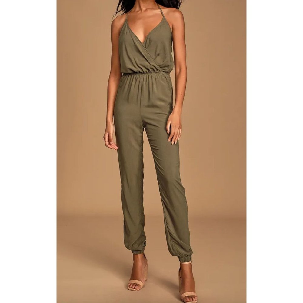 NWT Lulu's Learning to Fly Halter Jumpsuit Size Small